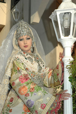 سحر التكشيطة المغربية قفطان مورد للعروسة2
